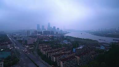 实拍上海徐汇城市交通日转夜延时景色视频的预览图